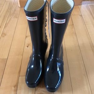 Navy Blue Hunter Wedge Boots